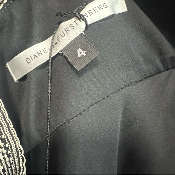 NWT, DVF Sirabe One
Shoulder Dress Color:
BLACKBONE, Size 4, MSRP $650 - Picture 6 of 7